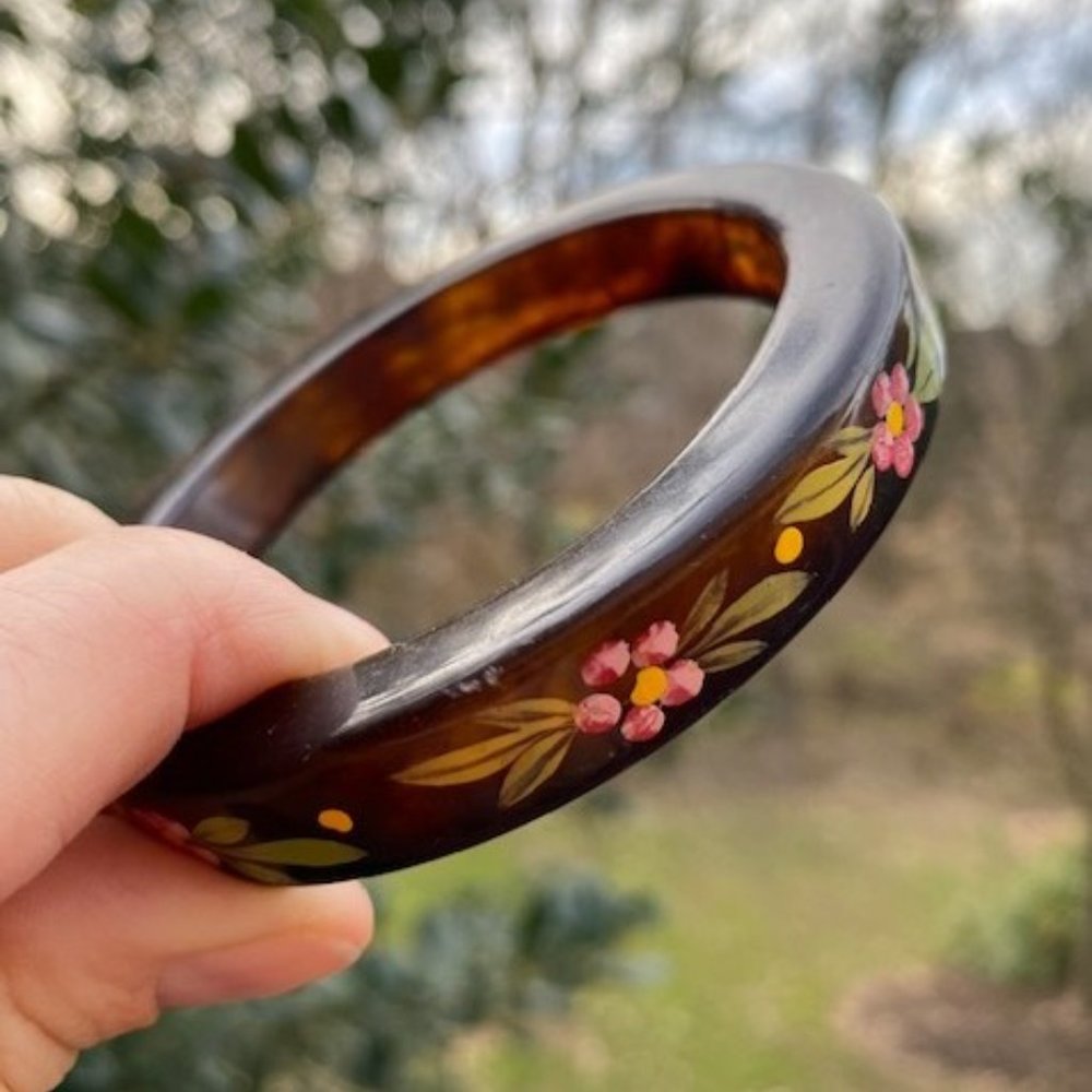 VTG Lucite Tortoise Color Hand Painted Floral Bangle BRACELET